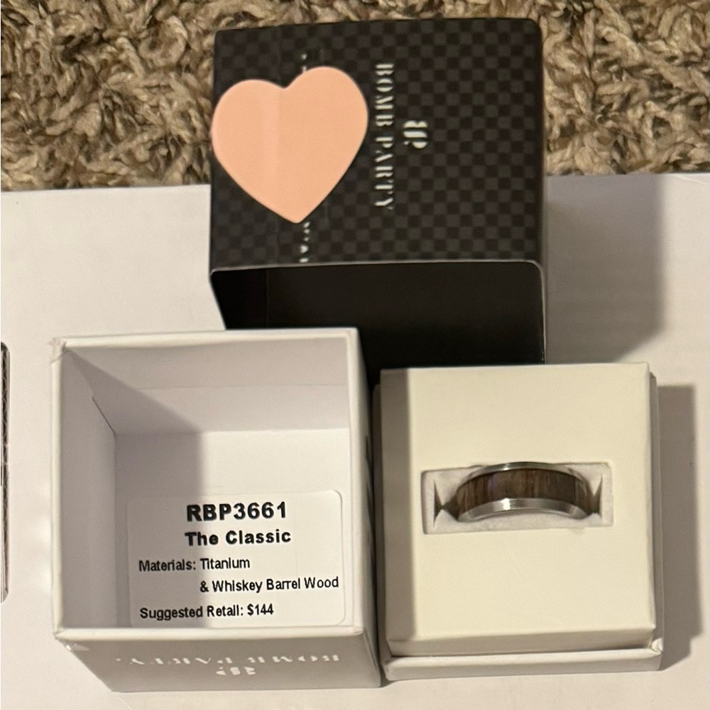 NWT BP “The Classic” Men’s Titanium and Whiskey Barrel Wood Ring SZ 8